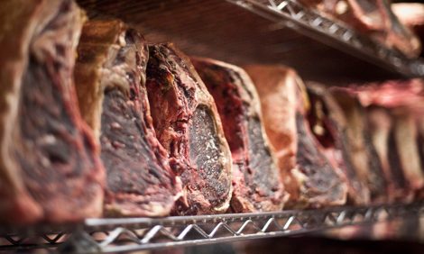 Red Meat – Not refrigerated By Unsplash