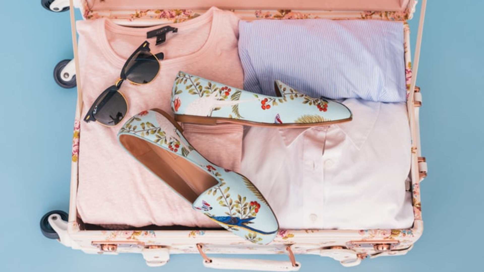 10 Badass Ways Women Can Pack Less