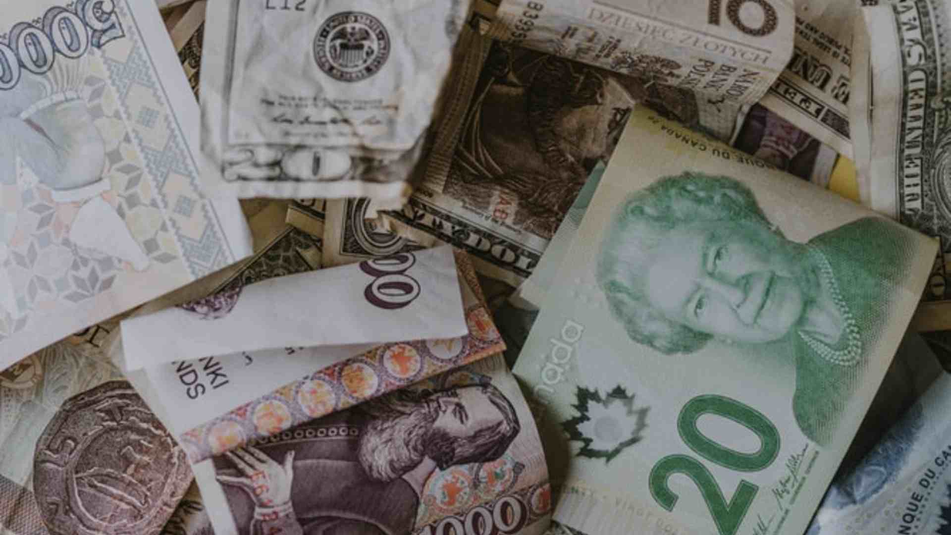 My Experience With Managing Money As an Expat